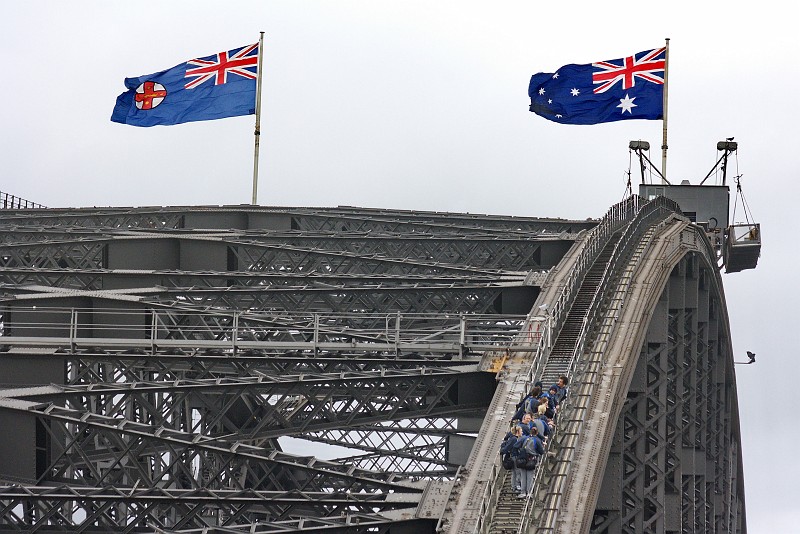 2009-11-06 22-06-51_2.jpg - ...die eine Flagge ist die von "New South Wales", die andere... äh, weiß ich auch nicht....
